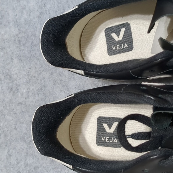 Veja v10 leather sneakers  black and white Women's Shoes Size 7 - Picture 7 of 10